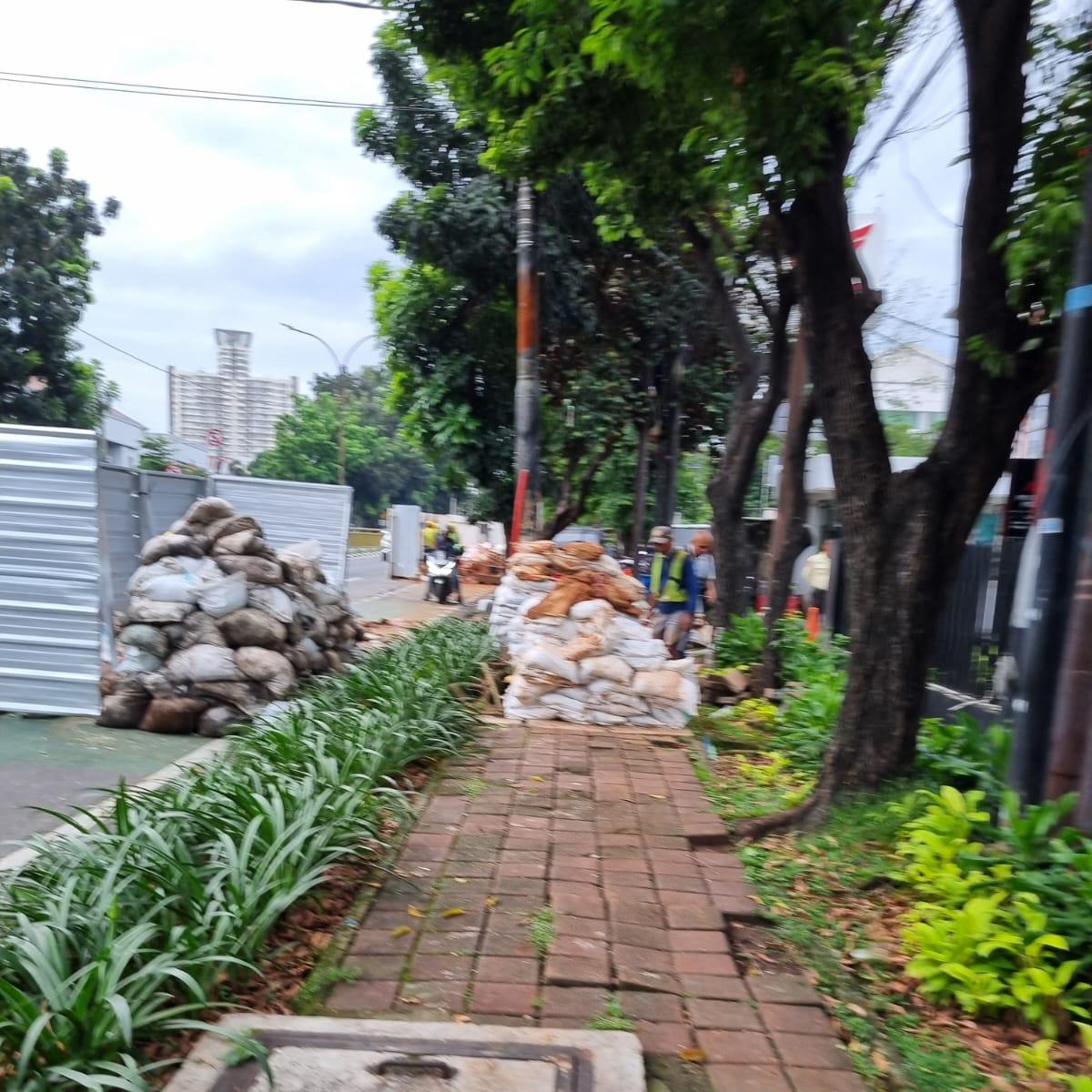 proyek galian jalan di Saharjo Tebet