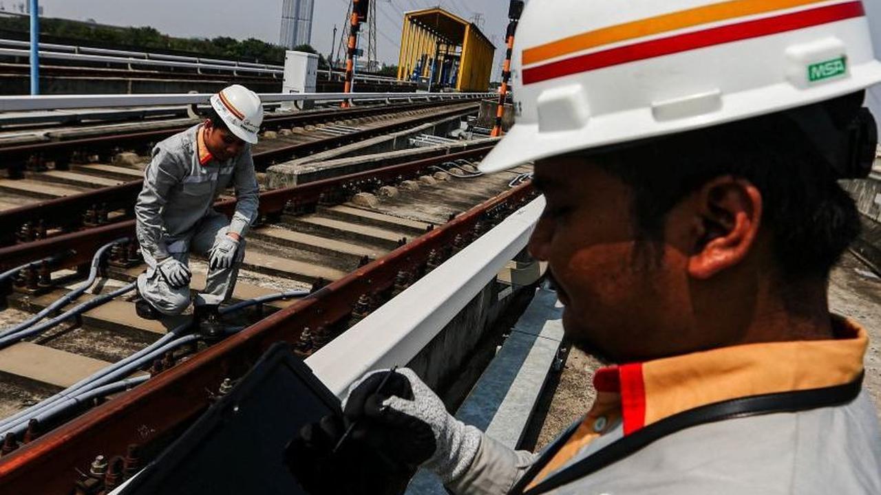 Pengecekan juga dilakukan pada sistem pengamanan serta pendeteksi kecepatan kereta. Foto: Liputan6.com / Angga Yuniar<br>