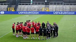 Ini menjadi latihan resmi timnas Georgia jelang laga perdana mereka di Grup F Euro 2024 melawan Turki. (INA FASSBENDER/AFP)
