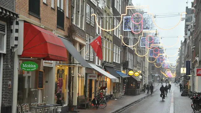 Berenstraat, salah satu jalanan sempit di Amsterdam, Belanda. (Sumber Wikimedia Commons)