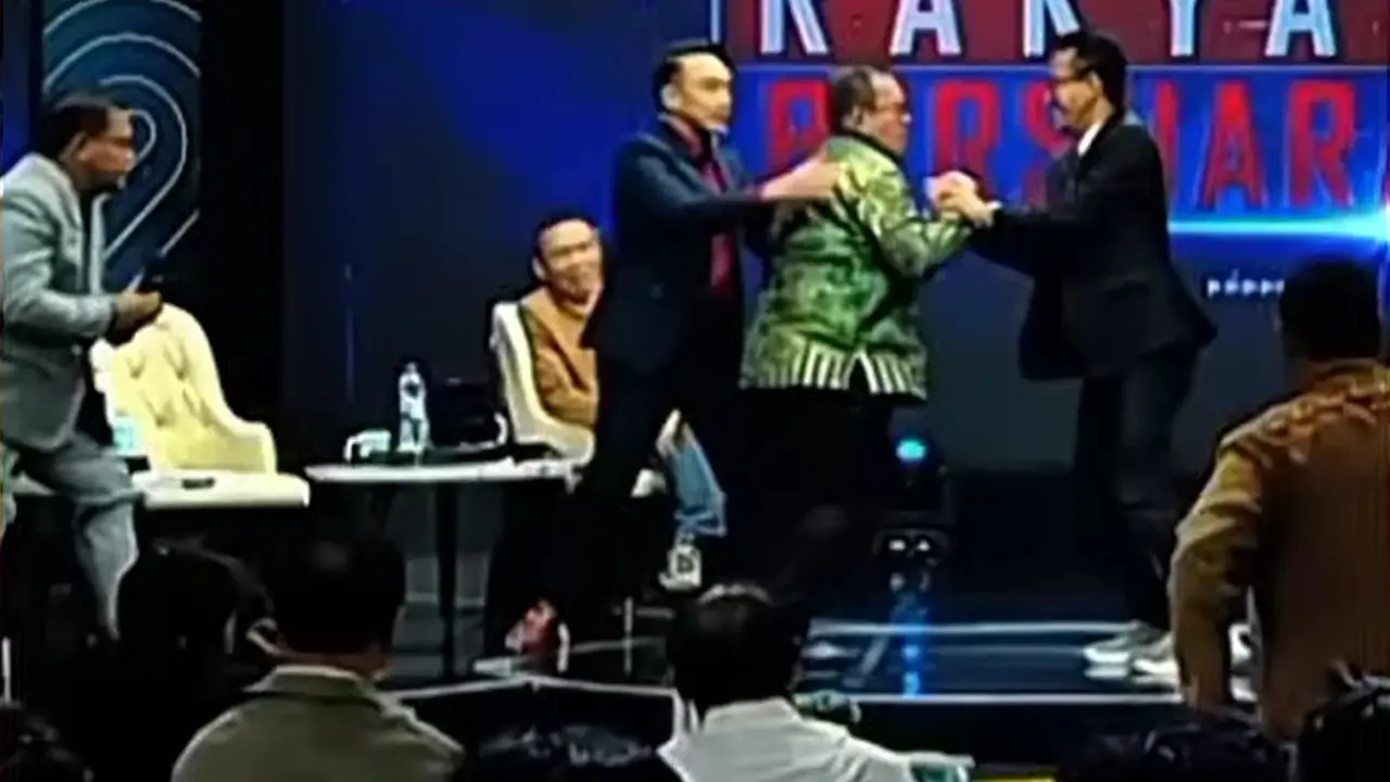 Jahmada Girsang Pengacara Rismon Sianipar Nyaris Adu Jotos dengan Refly Harun