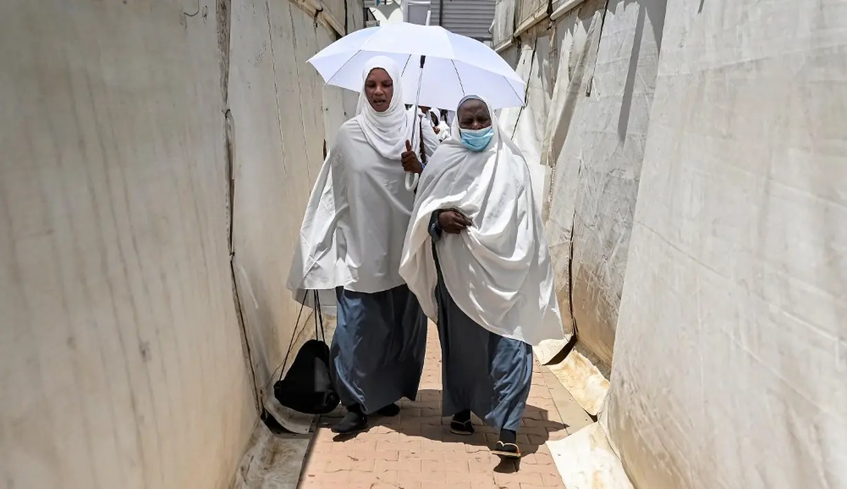 <p>Selain itu, tenda ini dilengkapi dengan AC sentral yang cukup dingin. (Sajjad HUSSAIN/AFP)</p>