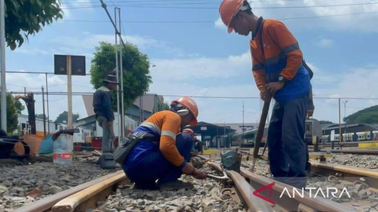 KAI Cek Rel Nataru: Daop 8 Surabaya Intensifkan Pemeriksaan Demi Keamanan Angkutan Natal dan Tahun Baru