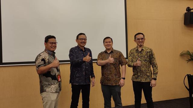 Direktur Utama IFG Life, Harjanto Tanuwidjaja dan jajaran manajemen lainnya.