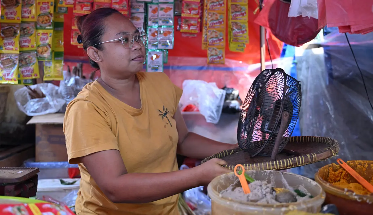 Peningkatan suhu yang terjadi di Indonesia akhir-akhir ini disebabkan oleh musim pancaroba dan memang sudah waktunya beberapa wilayah mengalami musim kemarau. (ADEK BERRY / AFP)