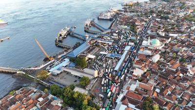 Antrean Truk Mengular Belasan Kilometer di Ketapang–Gilimanuk, Ini Desakan Gapasdap