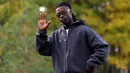 Gelandang timnas Prancis, Eduardo Camavinga saat tiba di Clairefontaine-en-Yvelines pada 11 November 2024. (FRANCK FIFE/AFP)