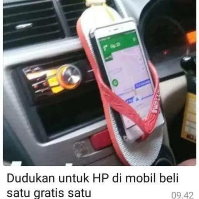6 Potret Sandal Jepit Jadi Holder HP Ojol Ini Kocak, Bikin Tepuk Jidat