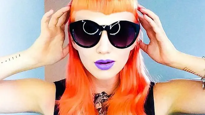 [Bintang] Contek Warna Lipstik Unik Berikut untuk Rias Bibir yang Beda