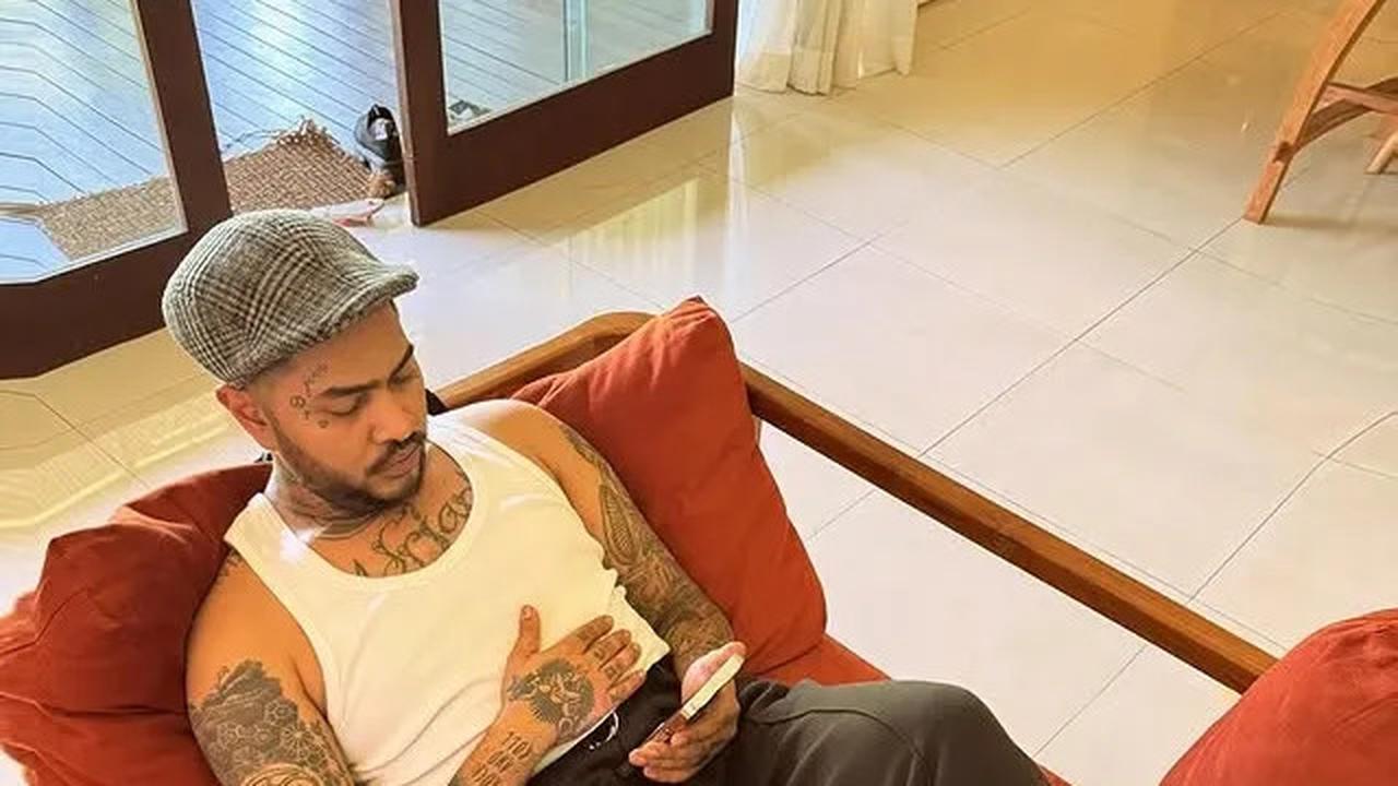 Onadio Leonardo sedang santai