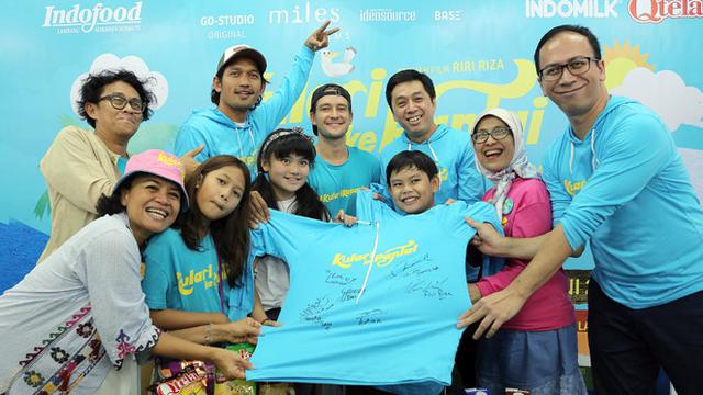 Film Kulari Ke Pantai Suguhkan Keindahan Alam Di Indonesia News Entertainment Fimela Com