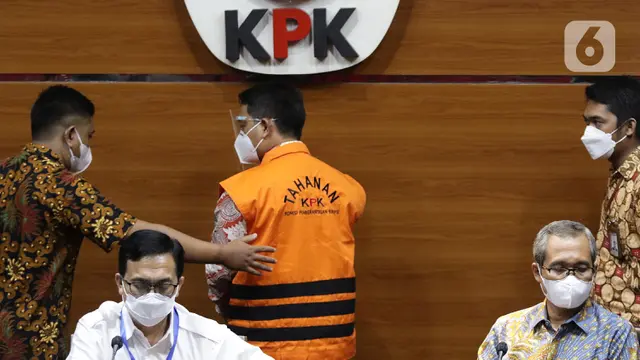FOTO: Dugaan Suap Dana PEN, Mantan Dirjen Bina Keuangan Daerah Kemendagri Ditahan KPK
