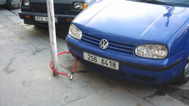 7 Potret Cara Orang Amankan Kendaraan Dari Maling Ini Kocak