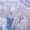 Momen saat keduanya mulai berpacaran. Sakura di musim semi seolah menggambarkan perasaan Kim Jung Ho dan kim Yu Ri. (Foto: Viu)