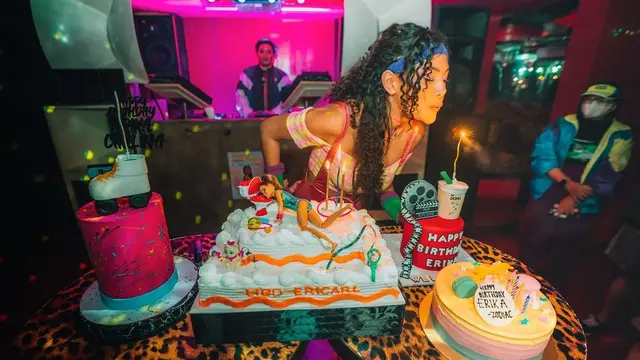 Mengusung Tema 80-an, Ini 6 Potret Meriah Ulang Tahun Erika Carlina yang Ke-29
