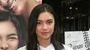 "Beda, beda banget sama sinetron. Kalau film kan hari itu juga dikasih skenario, hafalin saat situ juga. Kalau film itu kita diajarin acting coach, tiap hari reading, lebih profesional," kata Angela Gilsha. (Nurwahyunan/Bintang.com)