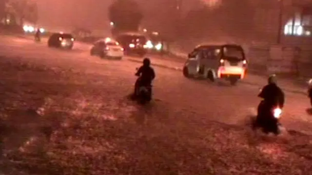 [VIDEO] Hujan Deras, Sejumlah Ruas Jalan Terendam Banjir