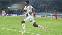 Selebrasi pemain Timnas Mali U-17, Ibrahim Diarra setelah menjebol gawang Timnas Maroko U-17 pada laga perempat final Piala Dunia U-17 2023 di Stadion Manahan, Solo, Sabtu (25/11/2023). (Doc. LOC WCU17/RKY)