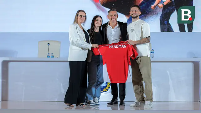 Foto: Ajak Keluarga ke Indonesia, Sinyal Totalitas John Herdman untuk Bawa Garuda Terbang Tinggi ke Piala Dunia