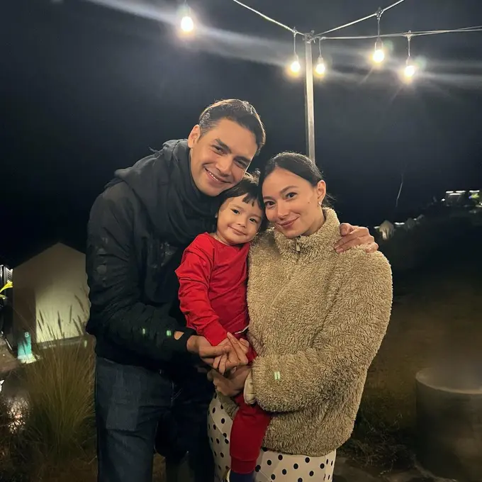 Asmirandah dan keluarga. (Foto: Dok. Instagram @asmirandah89)