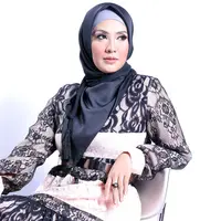 Elma Theana ternyata sudah angkat kaki dari Padepokan Brajamusti sejak tahun 2011. (Make up: Nia Redberry, 08176776008, Fashion Stylist: Indah Wulansari, Fotografer: Adrian Putra/Bintang.com Digital Imaging: Muhammad Iqbal Nurfajri/Bintang.com)