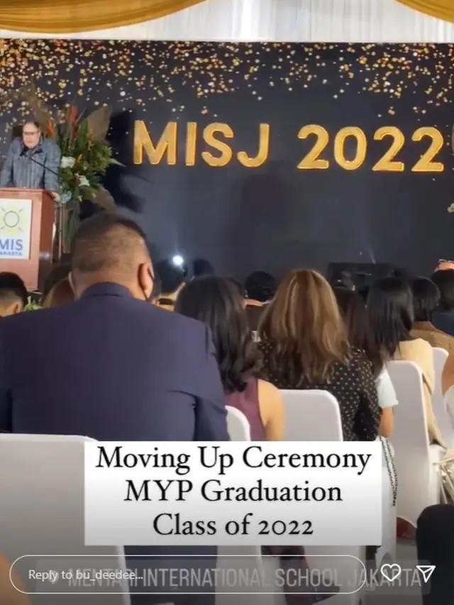 Arka, anak Anjasmara dan Dian Nitami wisuda (Instagram/bu_deedee)