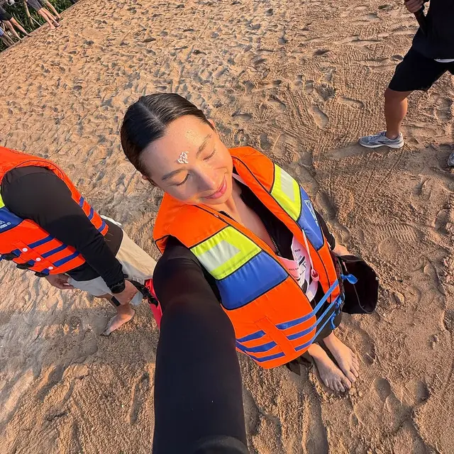 Jennifer Bachdim Canoeing