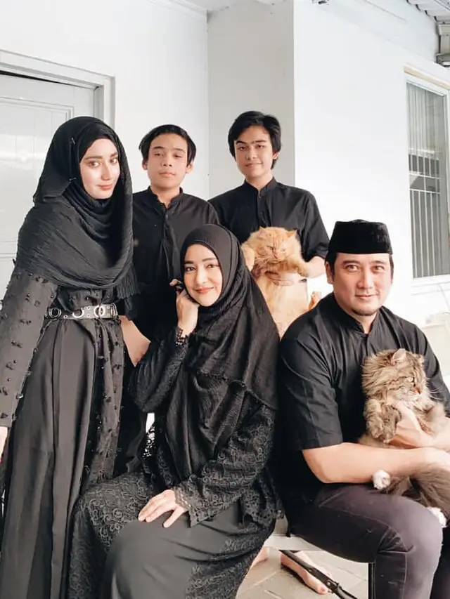 Tengku Firmansyah dan keluarga (Instagram/tengku_firmansyah)