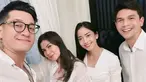 Setelah resmi bercerai dari Dhena Devanka, kebersamaan Ijonk dan Ririn semakin intens. Baru-baru ini, Benny Simanjuntak yang merupakan paman dari Ijonk pun membagikan sebuah video perayaan pesta sambut Natal. Pada momen itu terlihat beberapa artis ikut hadir, termasuk Ririn Dwi Ariyanti.(Liputan6.com/IG/@ririn.ijonk_lovers)