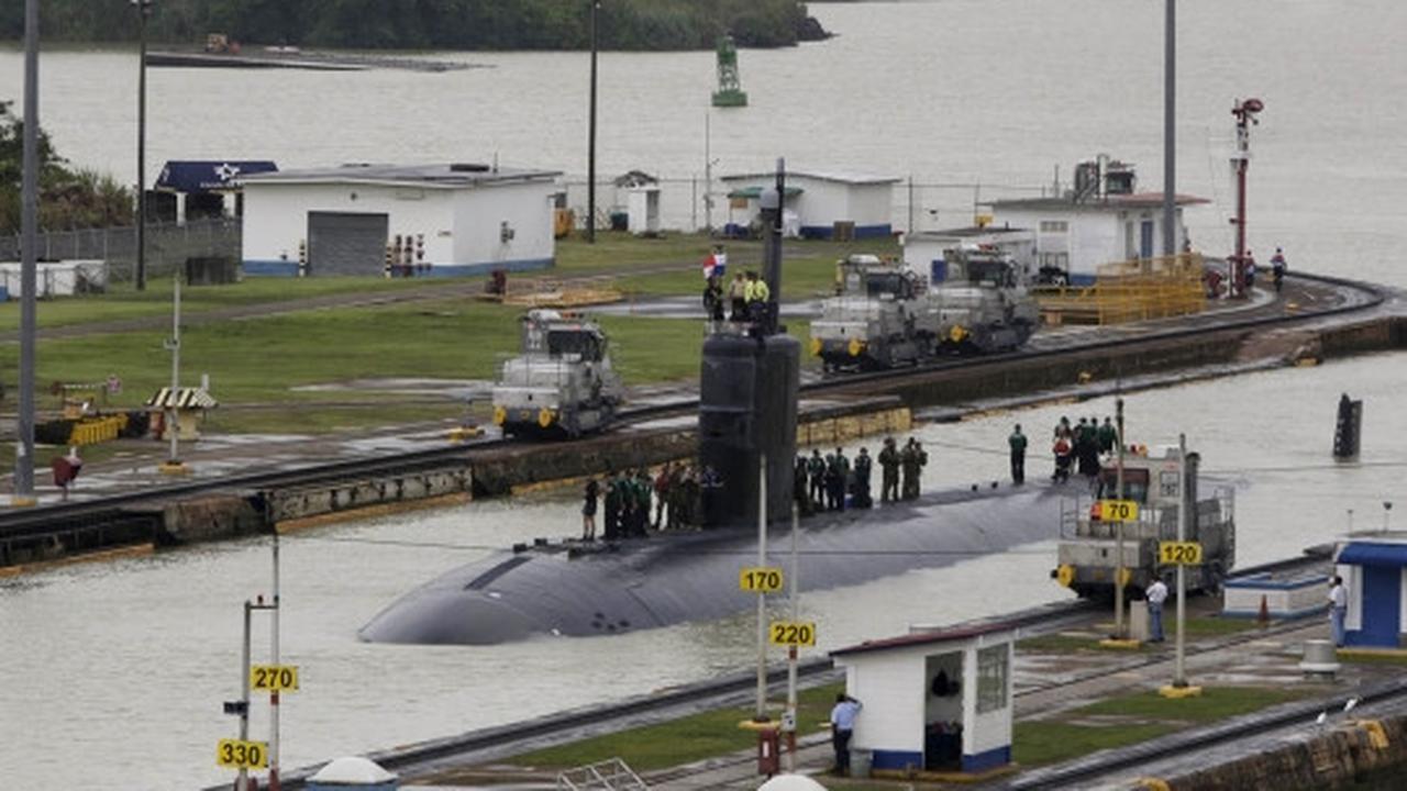 Potong jalur, kapal selam AS nekat lewati kanal di Panama