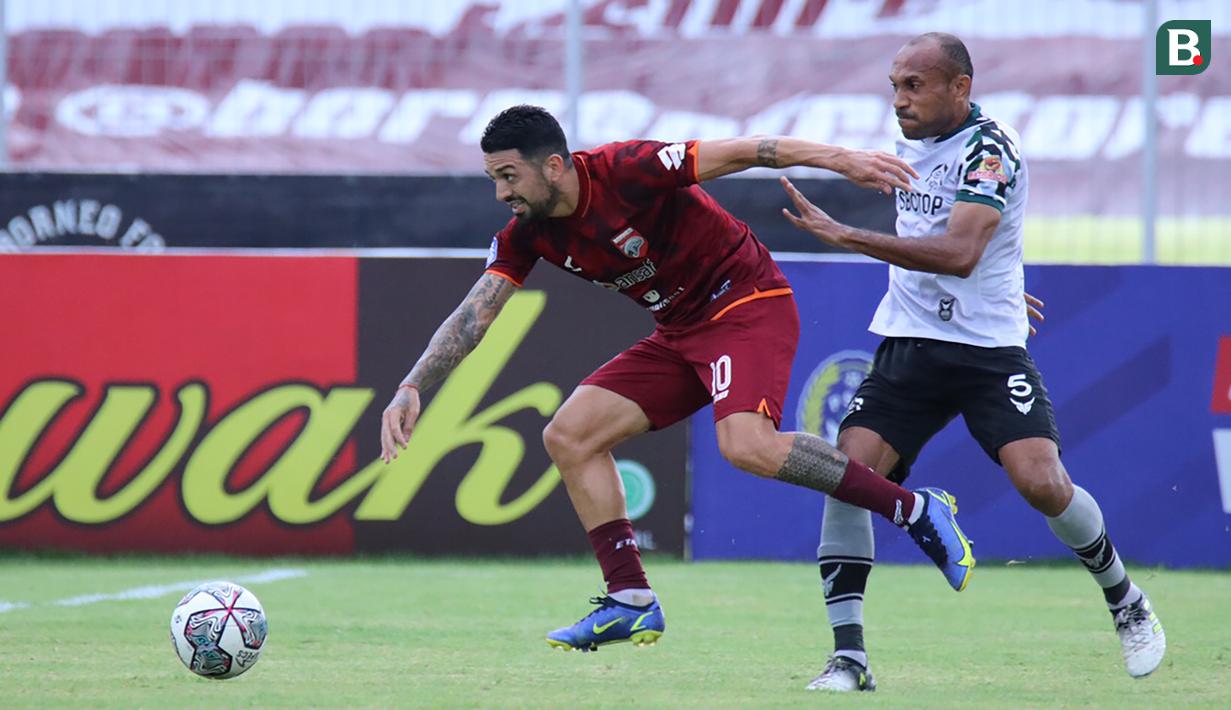 Sementara di kubu Borneo FC, mereka mampu membahayakan pertahanan Persikabo 1973 melalui Jonathan Bustos dan Francisco Torres. (Bola.com/Nandang Permana)