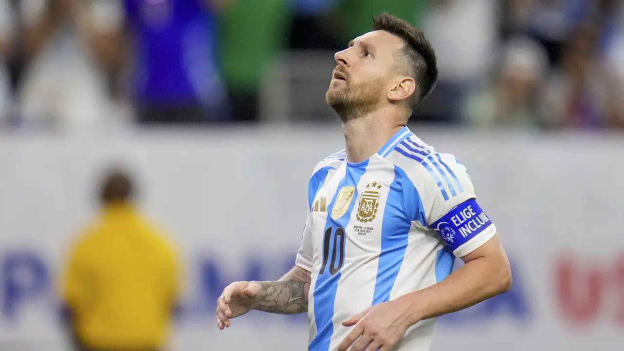 FOTO Lionel Messi Gagal Eksekusi Penalti di Copa America 2024