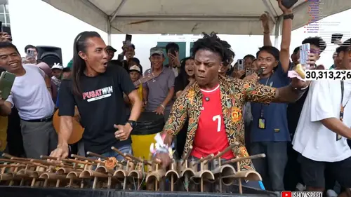 IShowSpeed melakukan live streaming di Indonesia dan sukses besar dengan mencapai total 17 juta lebih penonton (YouTube/IShowSpeed)