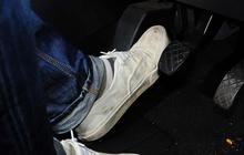 Posisi Kaki yang Benar Saat Mengemudikan Mobil Manual demi Kenyamanan dan Keamanan