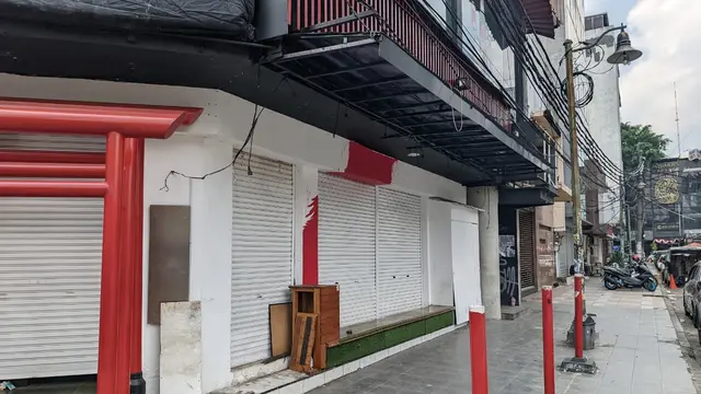 Kondisi kios di Plaza 2 Blok M, Jakarta Selatan, yang ditinggal penyewa. (Liputan6.com/Aji)
