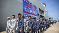 Pasukan militer Singapura dan Brunei Darussalam dalam latihan militer gabungan ASEAN di Batam, Indonesia, pada Selasa (19/9/2023). (AP/Andaru Kz)