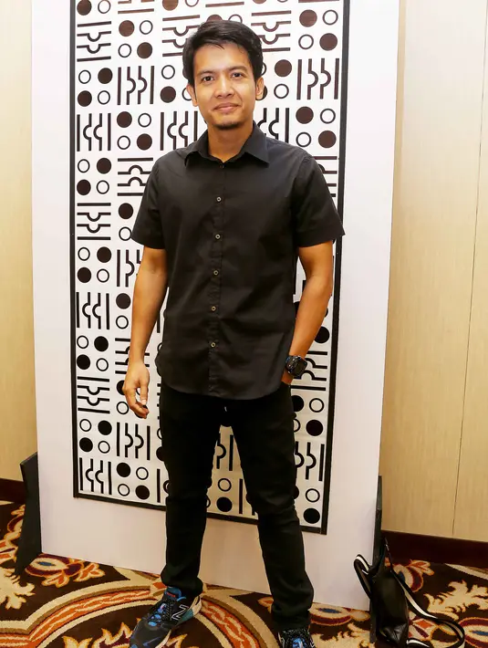 Jika sebagian masyarakat percaya bahwa mengadopsi anak adalah cara yang harus ditempuh untuk mendapatkan anak, namun lain halnya dengan Dimas Seto dan Dhini Aminarti. Bagi Dimas jika berniat seperti itu bukan hal baik. (Nurwahyunan/Bintang.com) 
