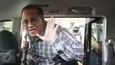 Sapta Nirwandar memasuki mobil yang telah menjemputnya usai menjalani pemeriksaan di KPK, Jakarta, Kamis (25/6/2015). Sapta diperiksa sebagai saksi untuk tersangka Jero Wacik. (Liputan6.com/Helmi Afandi)