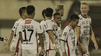Pemain Bali United saat pertandingan melawan Madura United pada laga Piala Presiden di Stadion Manahan, Solo, Sabtu, (3/2/2018). Bali United menang adu penalti 5-4 atas Madura United. (Bola.com/M Iqbal Ichsan)