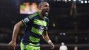 Pemain Swansea City, Ashley Williams menjadi penentu kemenangan timnya  saat melawan Arsenal  pada lanjutan Liga Inggris di Stadion Emirates, Kamis (3/3/2016). Swansea menang 2-1. (Reuters/Dylan Martinez)