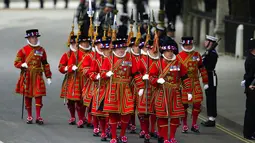 Yeoman of the Guard di pemakaman Ratu Elizabeth II di London, 19 September 2022. (Foto: AP Photo/Petr David Josek, Pool)