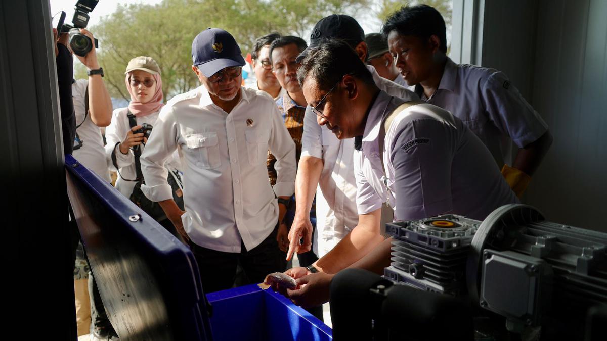 Ada Gudang Beku-Bengkel Kapal di KNMP, Ini Menko Zulhas ke Nelayan