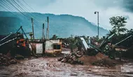 BMKG sebut tanah longsong dan banjir bandang menjadi bencana lanjutan yang patut diwaspadai oleh warga Cianjur. (unsplash.com/Sadiq Nafee)