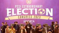 Suasana Kongres Luar Biasa (KLB) PSSI di Hotel Shangri-La, Jakarta Pusat pada Kamis (16/2/2023). KLB PSSI tersebut untuk memilih satu Ketua, dua Wakil Ketua, dan 12 anggota Komite Eksekutif (Exco) untuk periode 2023-2027. (Bola.com/M Iqbal Ichsan)