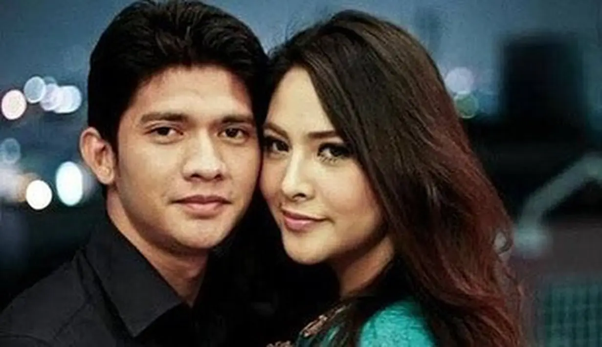 Sejak menikah, rumah tangga Iko Uwais dan Audy Item tak pernah diterpa gosip tak sedap. Keduanya membina rumah tangga harmonis. Hal itu terlihat dari beberapa unggahan di media sosialnya. Iko Uwais juga dikenal dengan sosoknya yang romantis dan setia. [Instagram/audyitem]