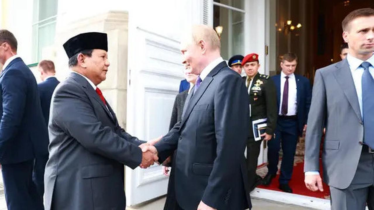 Terbang ke Rusia, Prabowo Bakal Bertemu Putin