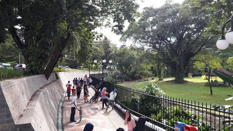 Asyiknya Berjalan-jalan dan Selfie di Jalur Pedestrian Bogor