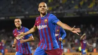 Martin Braithwaite. Striker asal Denmark berusia 30 tahun ini didatangkan Barcelona pada tengah musim 2019/2020 dari Leganes, 6 bulan sebelum kedatangan Ronald Koeman. Bersama Ronald Koeman, ia menjadi pilihan utama dan tampil dalam 45 laga dengan torehan 9 gol dan 5 assist. (AFP/Josep Lago)