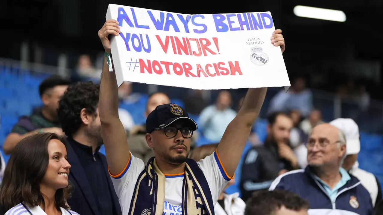 Foto: Aksi Dukungan Real Madrid untuk Vinicius Jr setelah Menjadi Korban Rasisme di Liga Spanyol