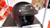 Helm bergaya retro kini menjadi tren (Liputan6.com/Yurike)